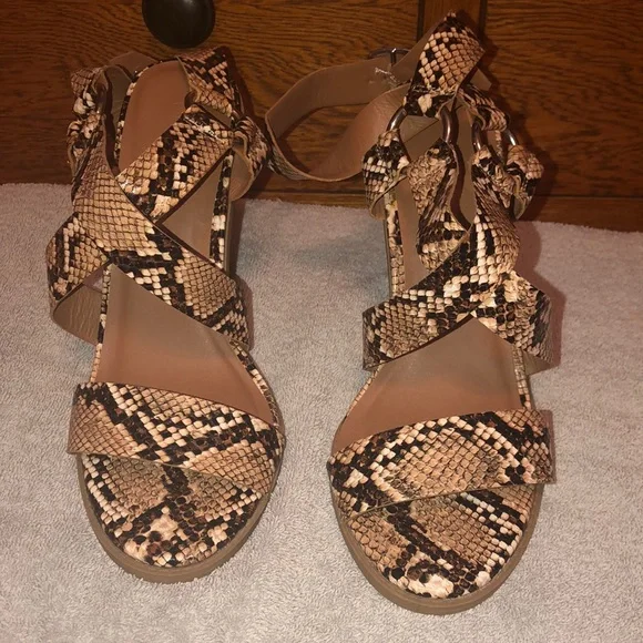 NEW Wild Diva Heels Snake Print 8 - Picture 2 of 4